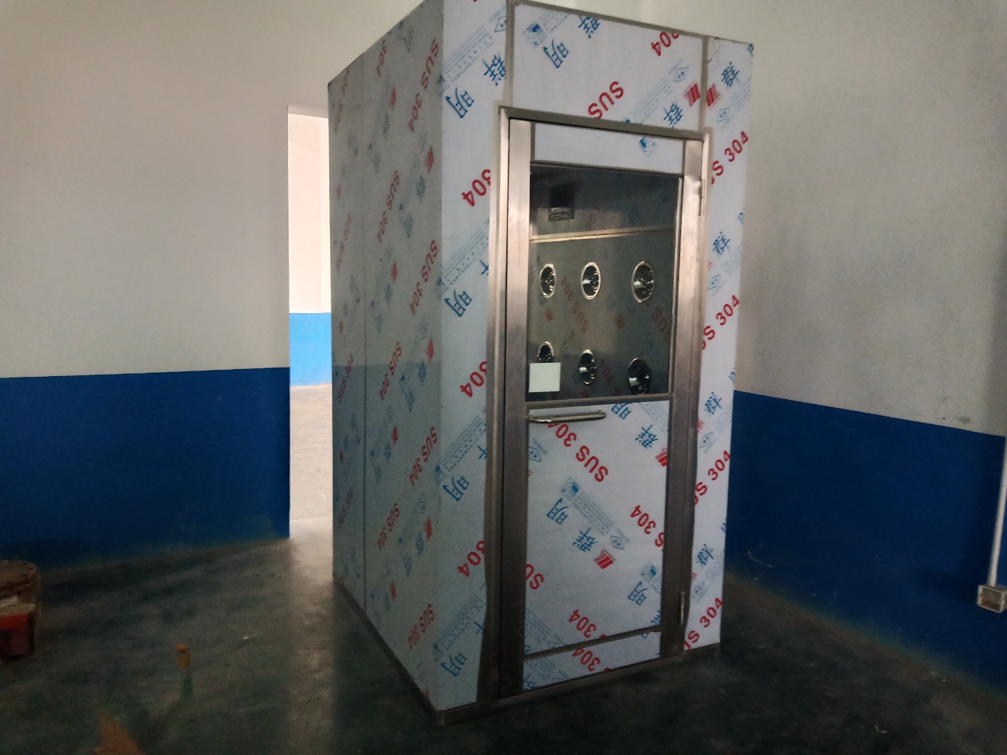 風(fēng)淋室安全使用指南:進入風(fēng)淋室的注意事項